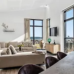 Modern House With Sea Views At Bjornsknude 別荘