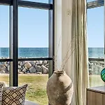 別荘 Modern House With Sea Views At Bjornsknude *