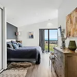 Modern House With Sea Views At Bjornsknude * ヒュールスミンネ